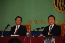 Panelists (right) Chairman Kitazawa (left) President Funabashi